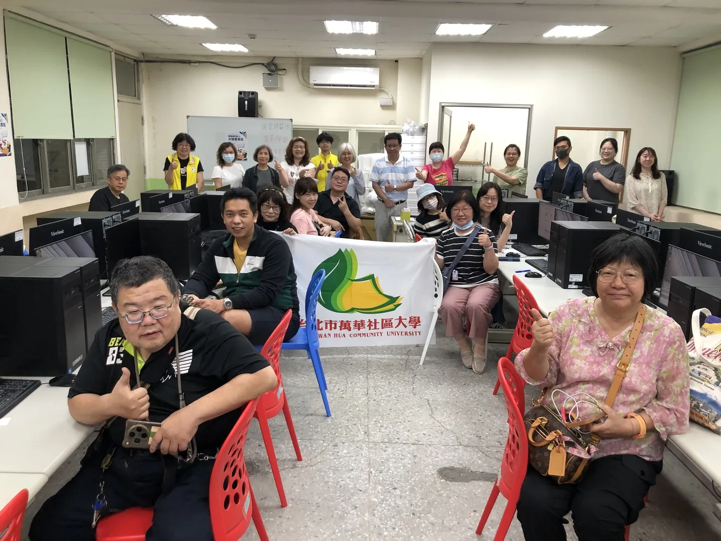 AI 生活應用與職場資訊能力活動紀錄照片 4